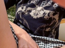 Blick unters Röckchen gif