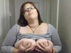 Komm mal her und fick meine Titten, bevor mein Alter zurück ist! gif