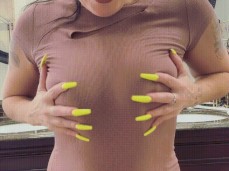 Peachy Queen Amelia gif