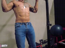Blain O'Connor aka Nick Haynes doing pull-ups in the gym 0207 3 gif